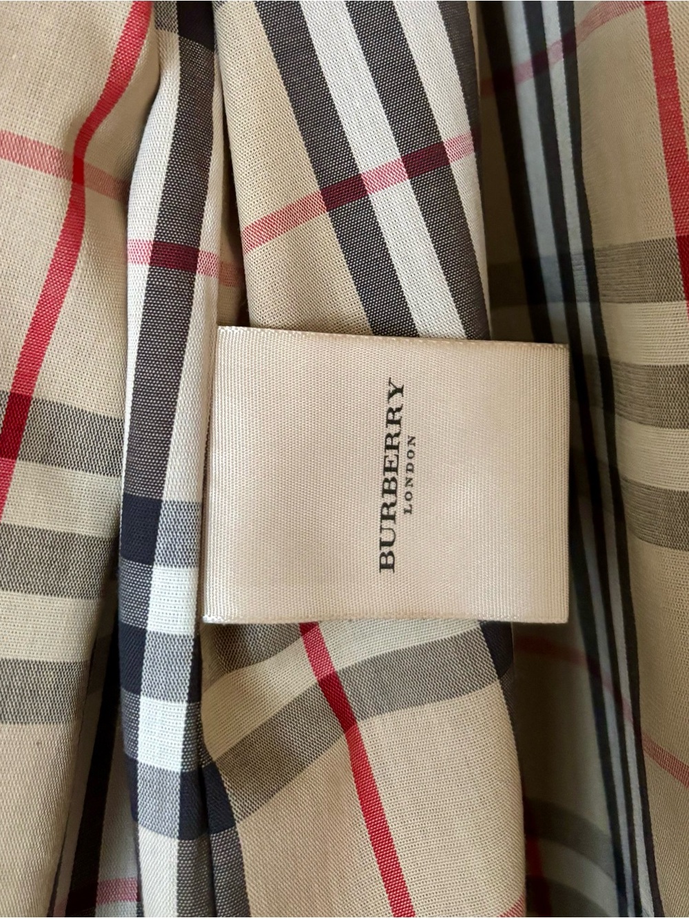 Burberry Black Trench Coat with Beige Check Lining, very good condition - Picture 5 of 5